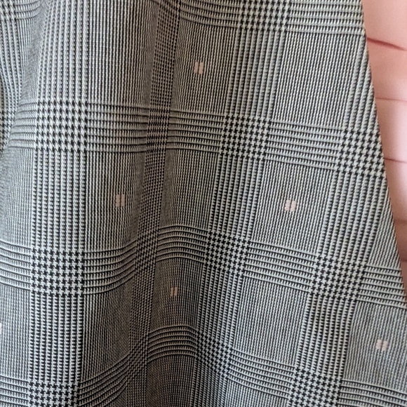 Gallery Gray Collarless Blazer with Modern Silhouette - Picture 4 of 12